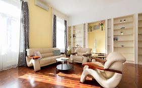 Luxury Central Apartment